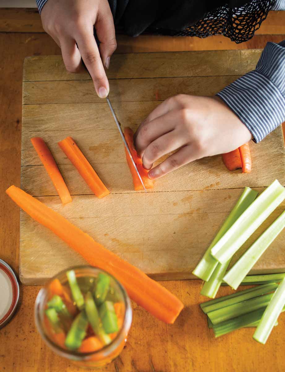 Carrots_Celery_Kitchen_Skills_LifeStyle_13